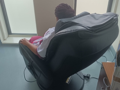 illustration Un nouveau fauteuil massant pour les équipes d’hépato-gastroentérologie et de pneumologie au CHIV !